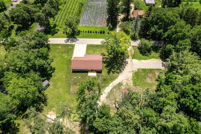2137 W Creedy Road, Beloit, WI 53511