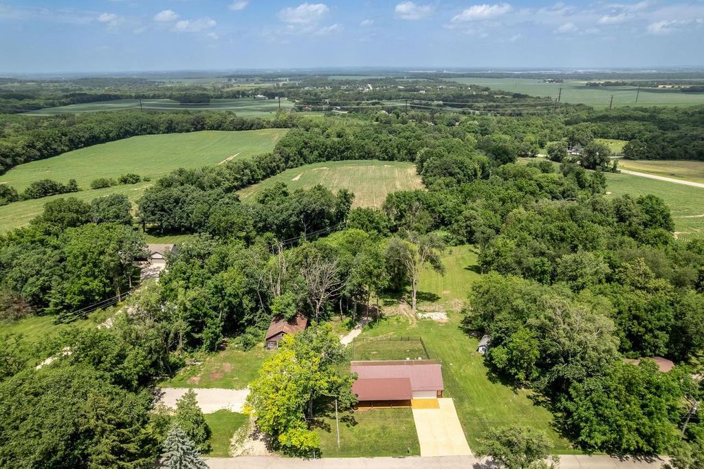 2137 W Creedy Road, Beloit, WI 53511