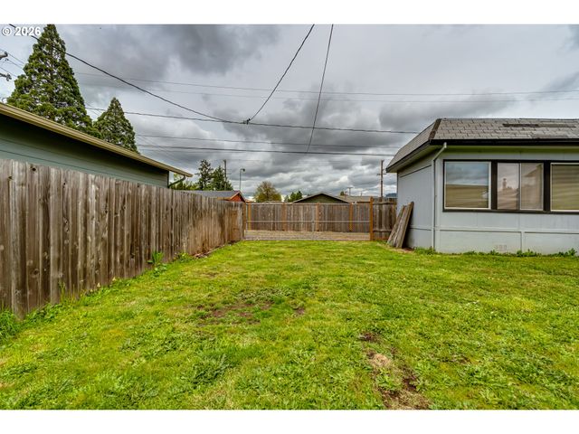 340 W M St, Springfield, OR 97477