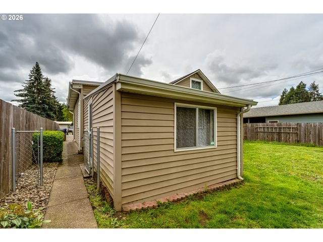 340 W M St, Springfield, OR 97477