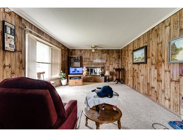 340 W M St, Springfield, OR 97477