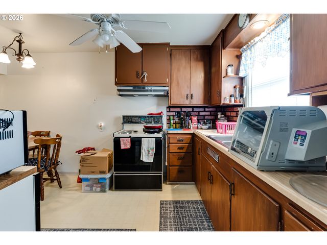 340 W M St, Springfield, OR 97477