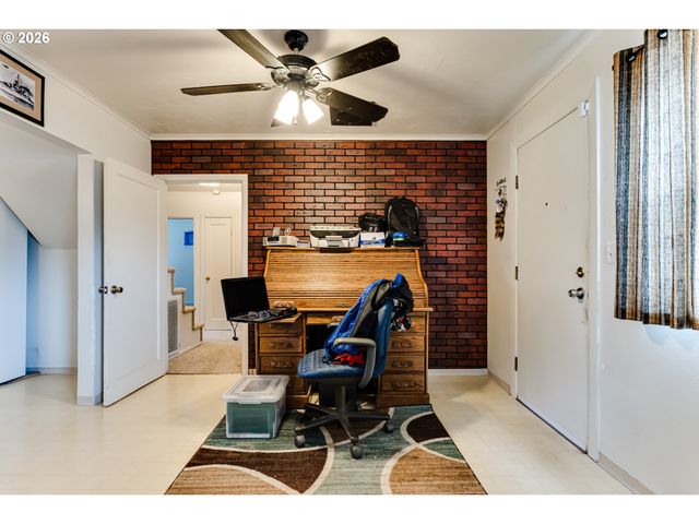 340 W M St, Springfield, OR 97477