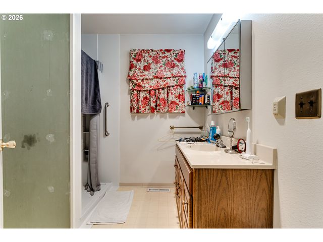 340 W M St, Springfield, OR 97477