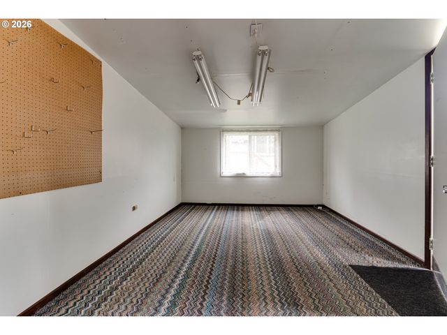 340 W M St, Springfield, OR 97477