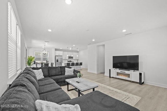 75556 CANTERWOOD Drive, Yulee, FL 32097