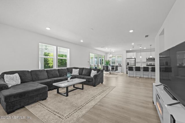 75556 CANTERWOOD Drive, Yulee, FL 32097