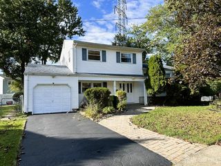 7 Timothy Court, Edison, NJ 08837