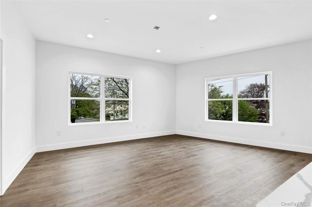 533 Greenwich Street 1D, Hempstead, NY 11550