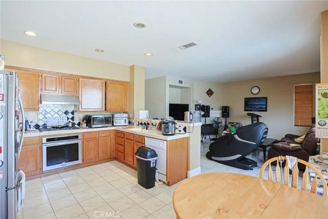 28611 Lupine St, Castaic, CA 91384