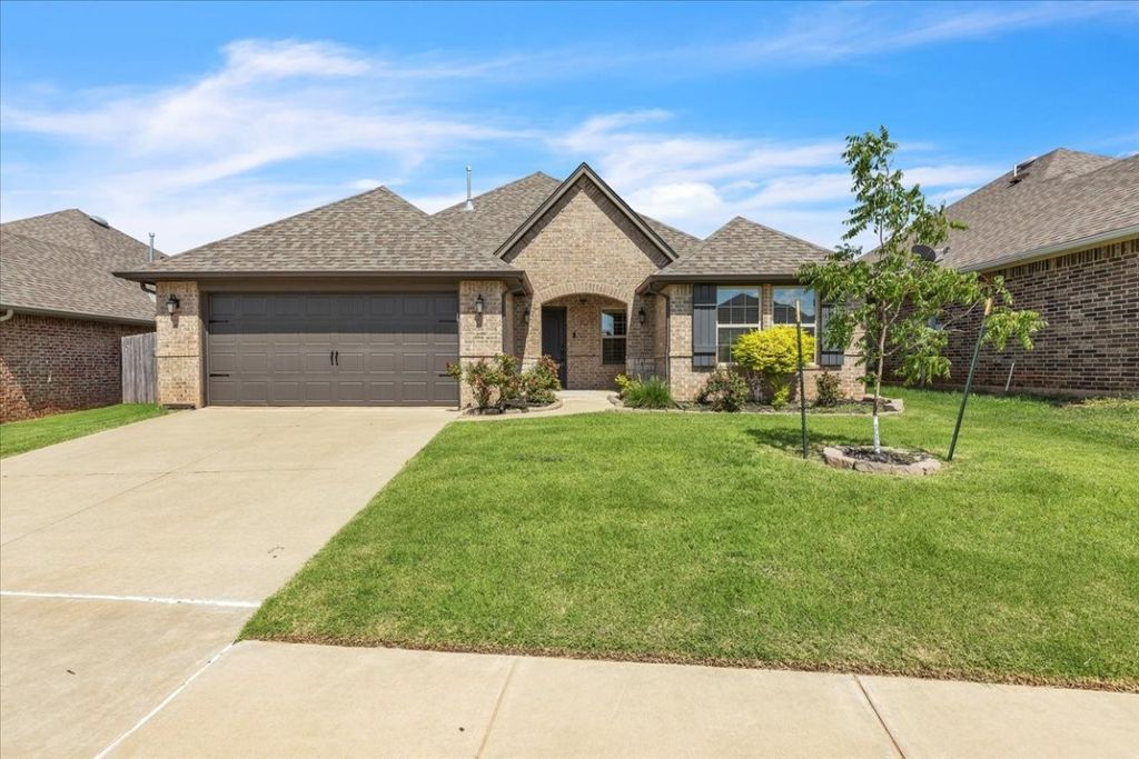 18608 Summer Grove Avenue, Edmond, OK 73012