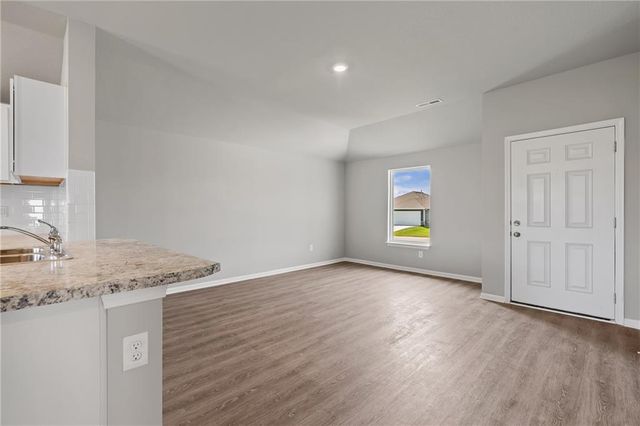 20340 W 195th Street, Spring Hill, KS 66083