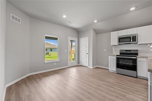 20340 W 195th Street, Spring Hill, KS 66083
