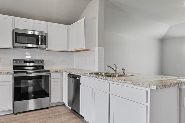 20340 W 195th Street, Spring Hill, KS 66083