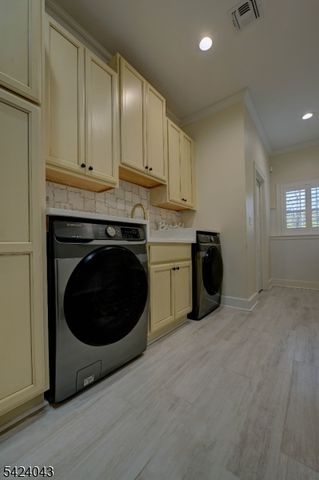 32 Virginia Rd, Montville Twp., NJ 07045