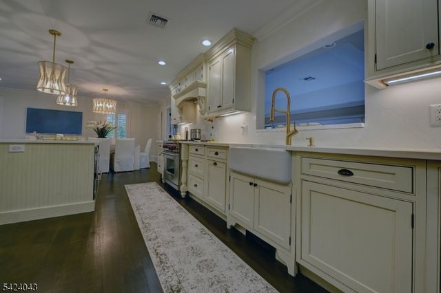 32 Virginia Rd, Montville Twp., NJ 07045