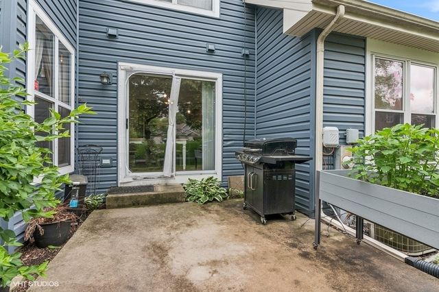 1063 Ridgefield Circle, Carol Stream, IL 60188