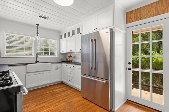 1102 Avenue G, Marble Falls, TX 78654