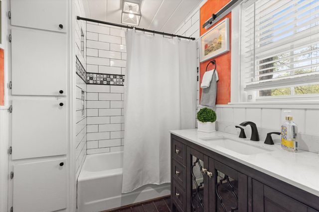 1102 Avenue G, Marble Falls, TX 78654