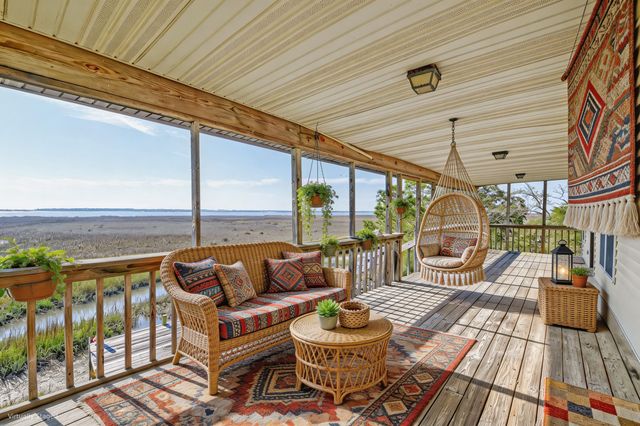 1538 Periwinkle Drive, Mount Pleasant, SC 29466