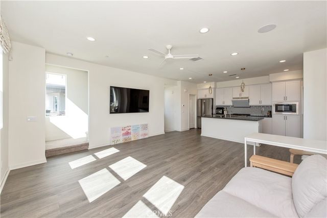 131 Mirth, Irvine, CA 92618