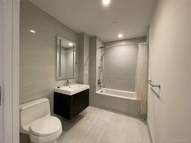 131-05 40 Road 18T, Flushing, NY 11354