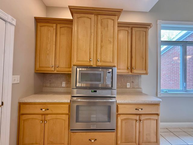 5488 Lakeside Drive, Newburgh, IN 47630