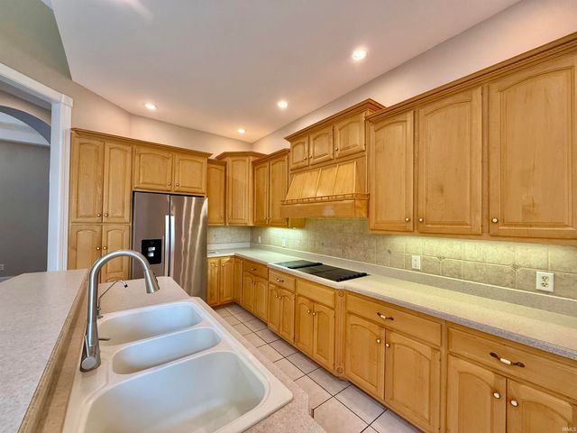 5488 Lakeside Drive, Newburgh, IN 47630