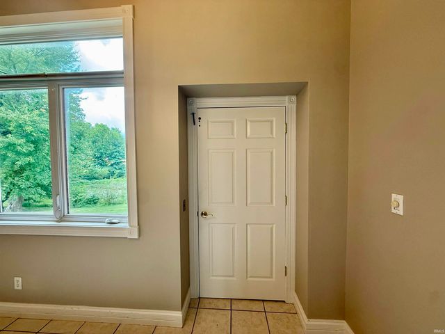 5488 Lakeside Drive, Newburgh, IN 47630