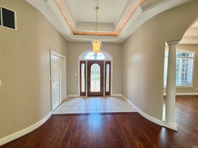 5488 Lakeside Drive, Newburgh, IN 47630