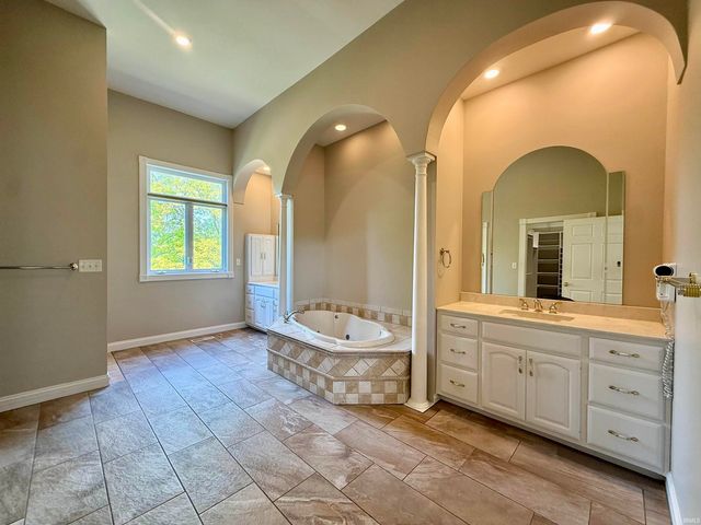 5488 Lakeside Drive, Newburgh, IN 47630