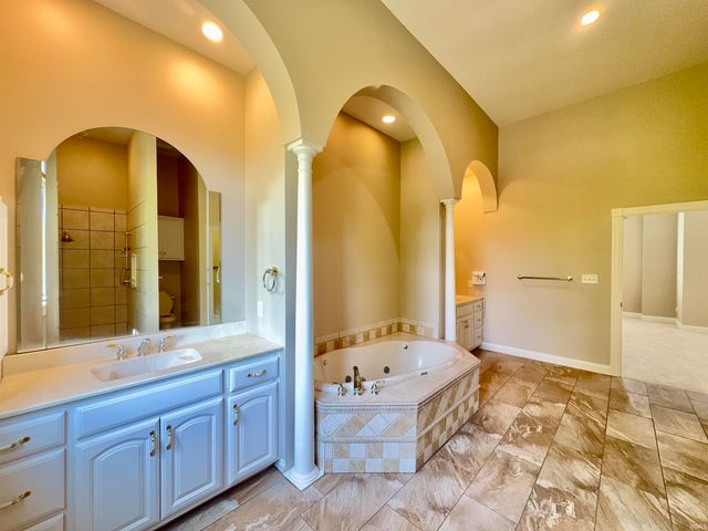 5488 Lakeside Drive, Newburgh, IN 47630