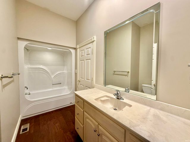 5488 Lakeside Drive, Newburgh, IN 47630