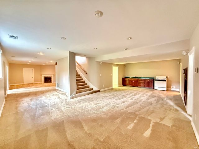 5488 Lakeside Drive, Newburgh, IN 47630