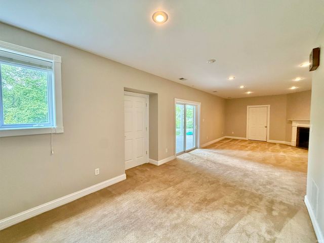 5488 Lakeside Drive, Newburgh, IN 47630