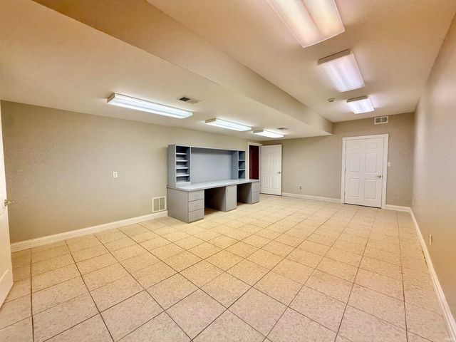 5488 Lakeside Drive, Newburgh, IN 47630