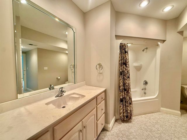 5488 Lakeside Drive, Newburgh, IN 47630