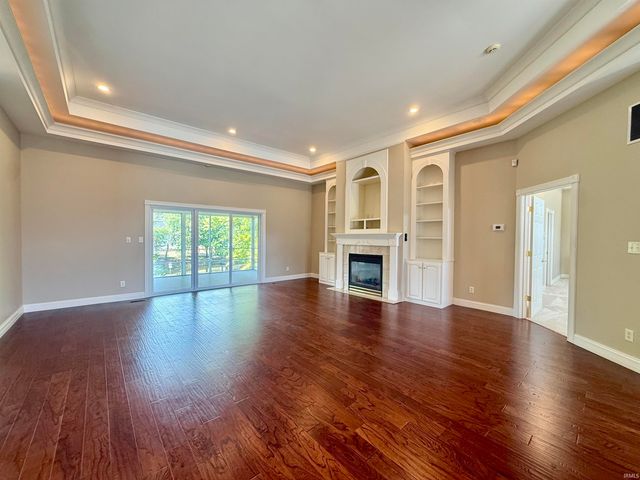 5488 Lakeside Drive, Newburgh, IN 47630