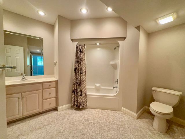 5488 Lakeside Drive, Newburgh, IN 47630