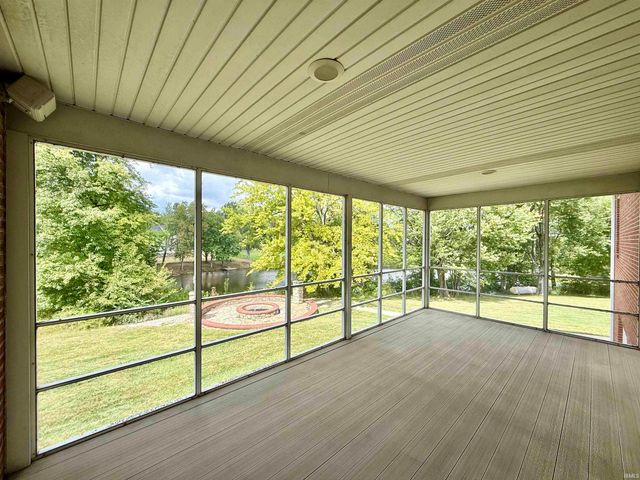 5488 Lakeside Drive, Newburgh, IN 47630
