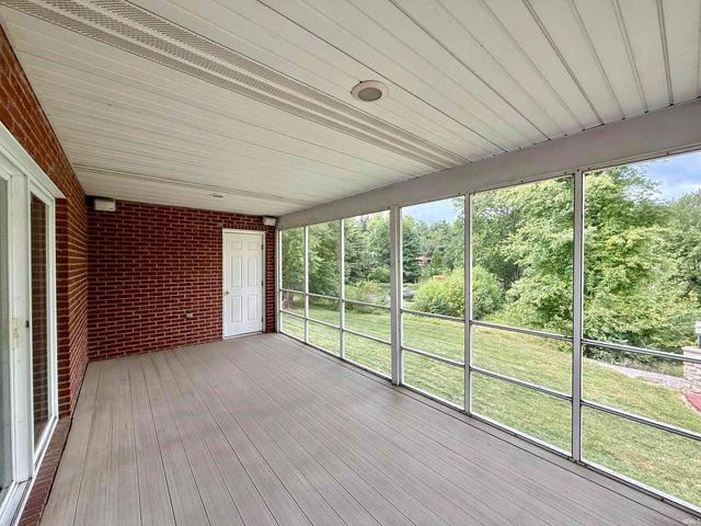 5488 Lakeside Drive, Newburgh, IN 47630