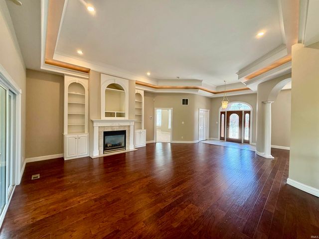 5488 Lakeside Drive, Newburgh, IN 47630