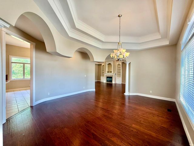 5488 Lakeside Drive, Newburgh, IN 47630
