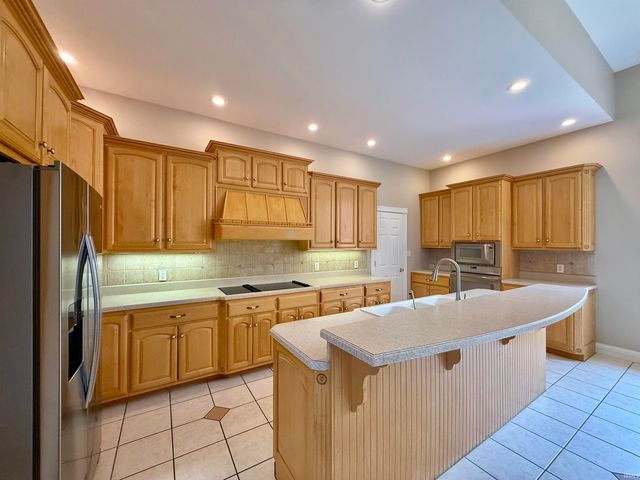 5488 Lakeside Drive, Newburgh, IN 47630