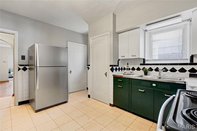 5251 Walsh Street, St Louis, MO 63109