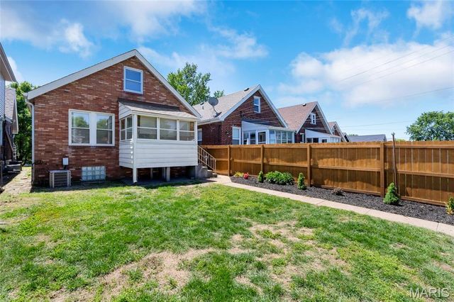 5251 Walsh Street, St Louis, MO 63109