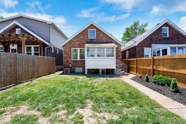5251 Walsh Street, St Louis, MO 63109