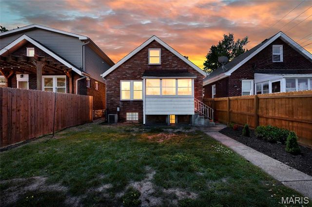 5251 Walsh Street, St Louis, MO 63109