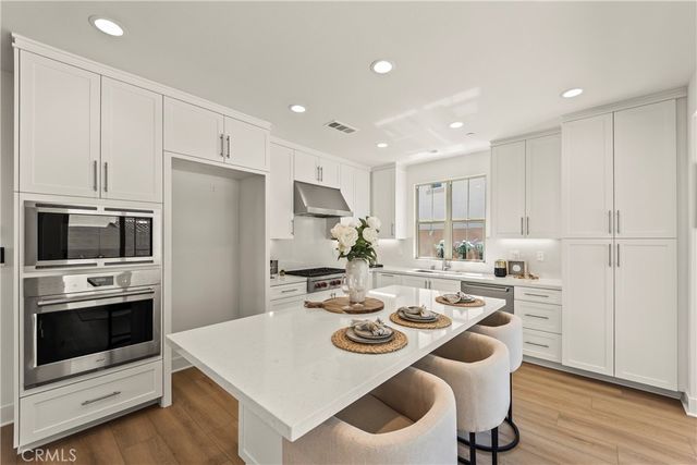 173 Somera, Irvine, CA 92602