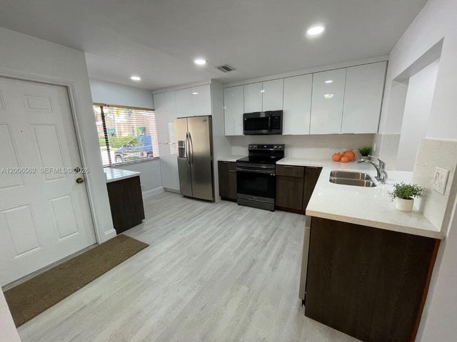 1616 Cypress Pointe Dr 1616, Coral Springs, FL 33071